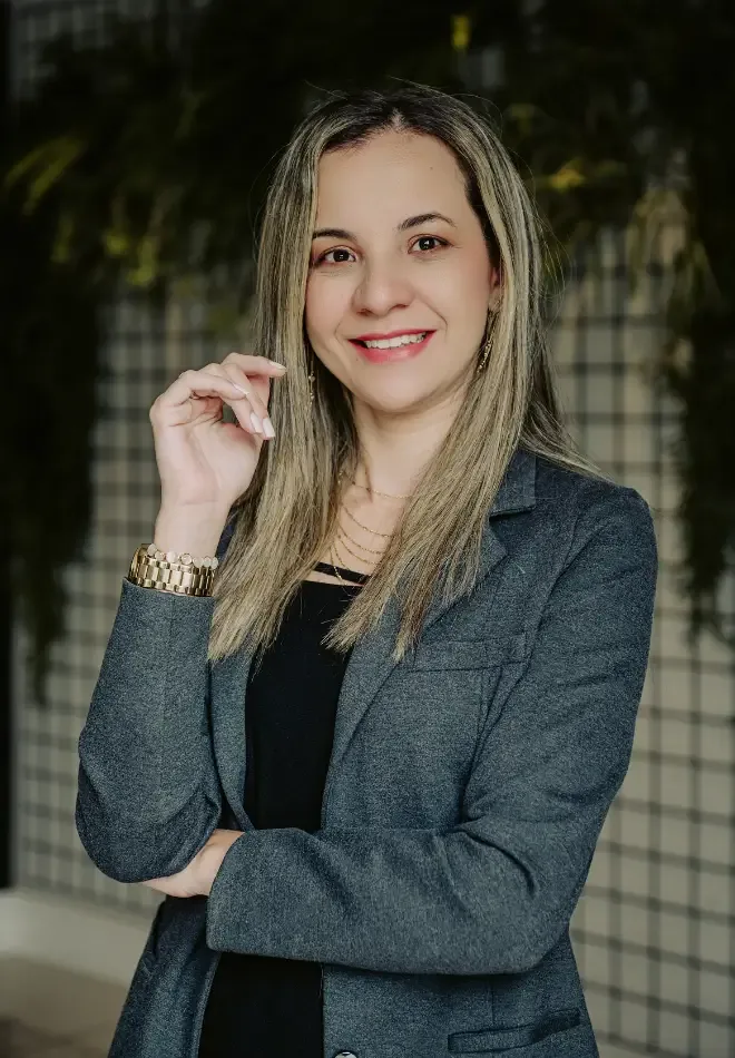 Rosemeire Moreira, que apresenta o Plantão RH Estratégico